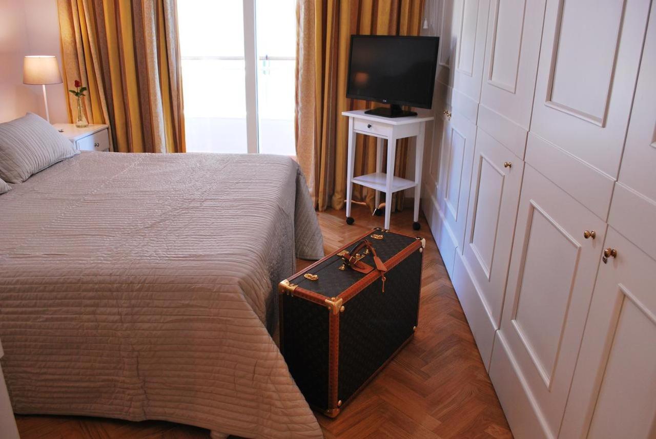 Attico 203 Bed & Breakfast Рим Екстериор снимка
